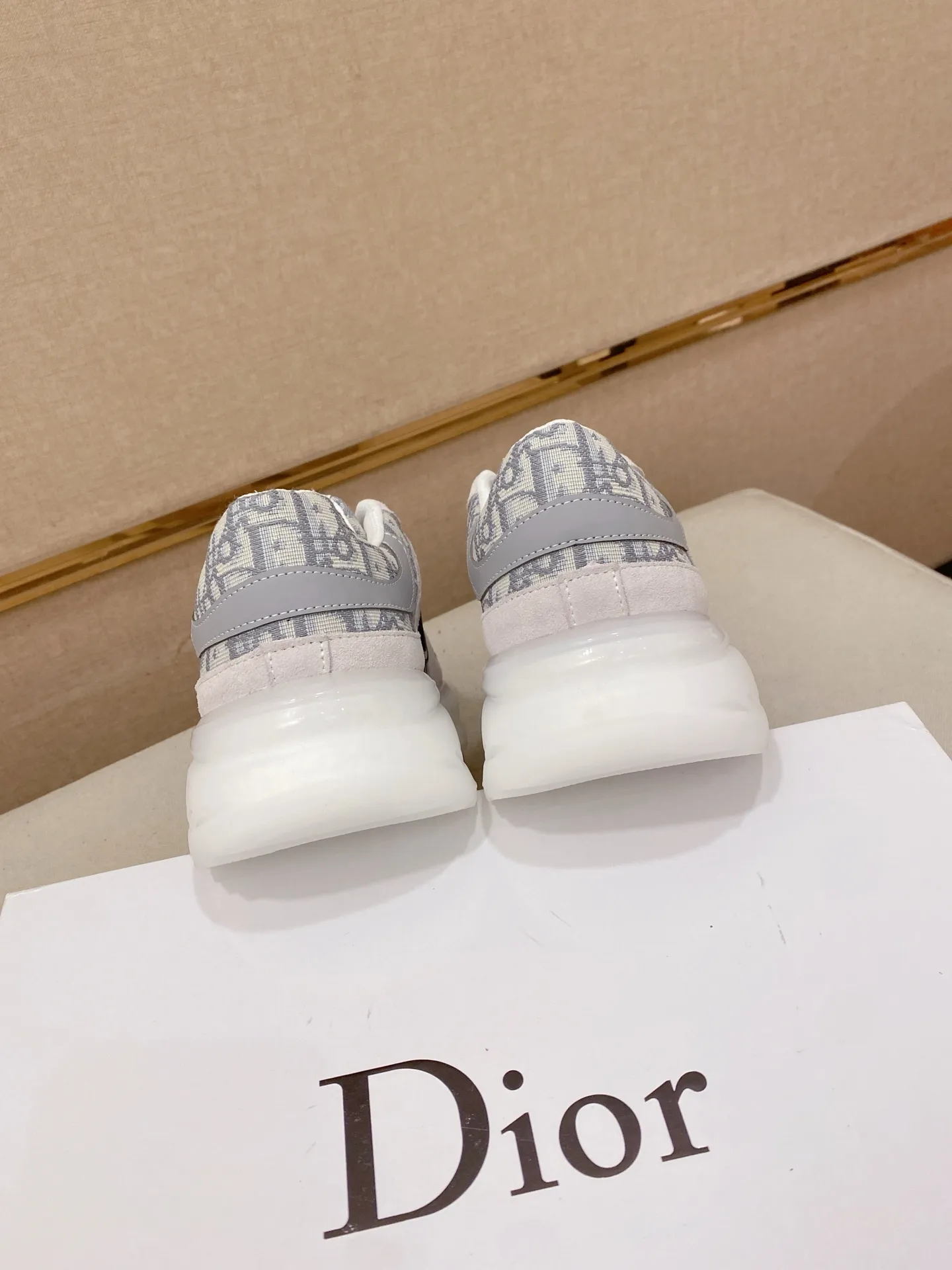 Men's shoes💰 462💰🇮🇹🇮🇹Dior d The new model is on sale at the same time at the counter. The upper 🇮🇹 is imported Italian first-layer cowhide, and the lining is fully imported sheepskin 💪💪. It is a complete 1⃣️ to 1⃣️ replica 🇮🇹💪💪, ⚠ Sole: The original sole is specially provided by the original factory. The exclusive movable molded sole is super comfortable. ⚠Original factory single goods, 🔍🔍high quality, you can enter and leave the counter at will, welcome to compare⚠. Code number:38-44